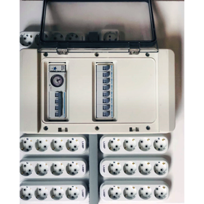 Hager Power Panel 44x600W - Tablou de distributie (cutie) cu timer, 44 prize + 3 pentru incalzire, cu 8 circuite