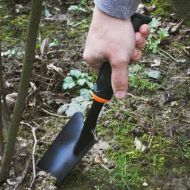 Wide garden spade DE LUXE Bradas – metal with rubberized handle